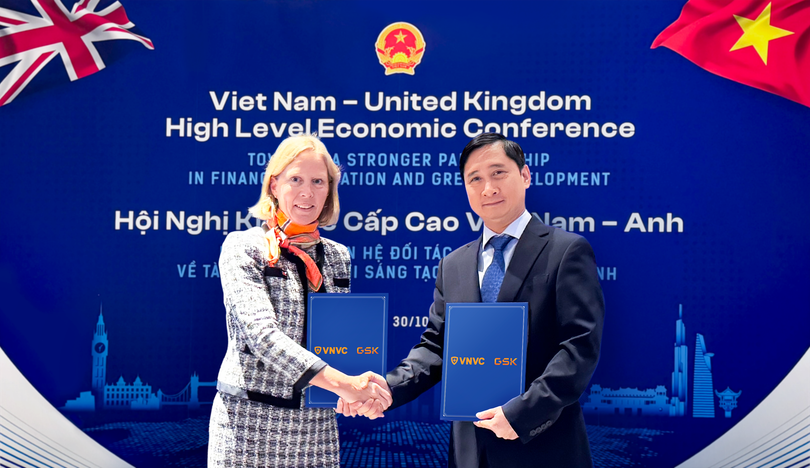 2-trao-van-kien-hop-tac-vnvc-GSK.png
