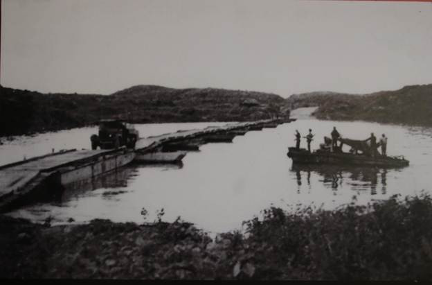 Cầu phao Long Đại, ảnh chụp năm 1972. (Ảnh tư liệu)