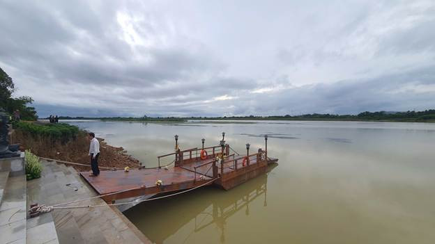 Dù đã đổi thay, bến phà II Long Đại vẫn mang trong mình những ký ức hào hùng 53 năm về trước.