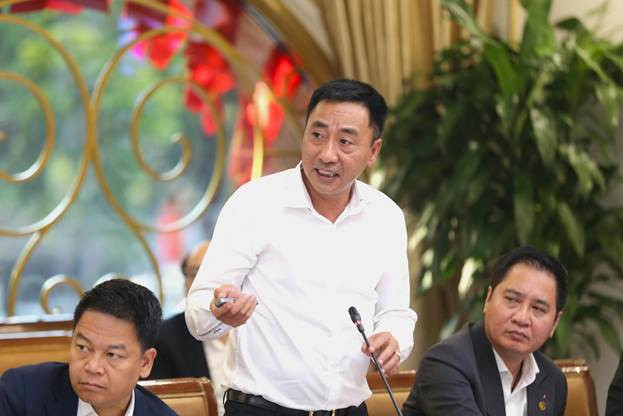 Ông Nguyễn Anh Tuấn, Phó Tổng Giám đốc T&amp;T Group trình bày các nghiên cứu đề xuất đầu tư của T&amp;T Group.