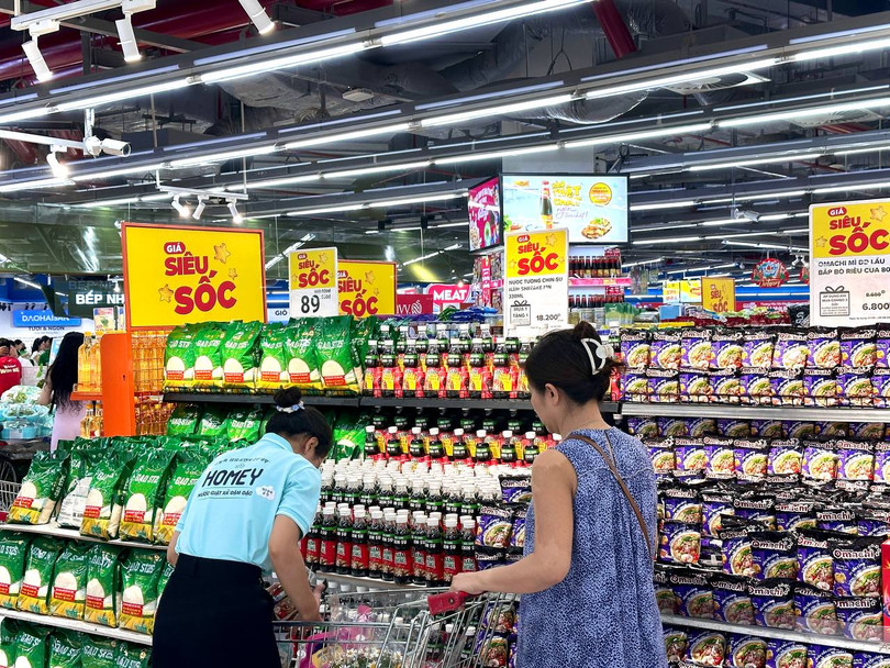Đa dạng hàng hóa tại siêu thị WinMart.jpg