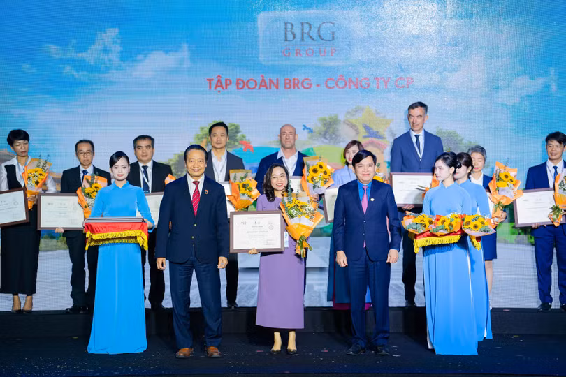 01 Tập đoàn BRG lần thứ 5 liên tiếp được vinh danh doanh nghiệp bền vững Việt Nam.jpeg