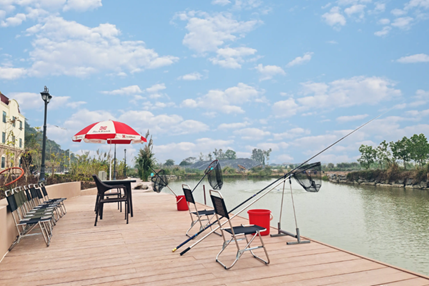 Những người đam mê câu cá hoàn toàn thư giãn và tận hưởng sở thích của mình tại hồ Huyền Thoại.