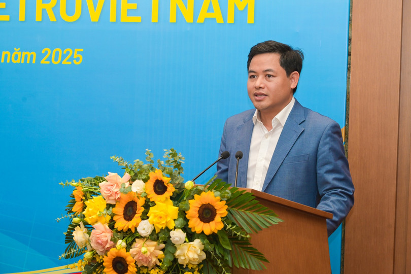 Hiệu trưởng THCS Cầu Giấy Lưu Văn Thông chia sẻ tại hội nghị