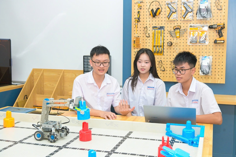 Tính đến ngày 2/12, 100 phòng STEM trong chương trình STEM Innovation Petrovietnam đã được khảo sát và xây dựng phương án triển khai; 14 phòng đã bàn giao, 28 phòng đang thi công, các phòng cuối cùng sẽ khởi công chậm nhất ngày 15/12.