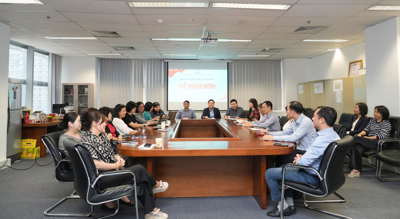 Đồng chí Trần Hồng Nam, Ủy viên Ban Chấp hành Đảng bộ, Thành viên HĐTV Petrovietnam sinh hoạt ở Chi bộ Quản lý Hợp đồng Dầu khí và phát triển dự án E&amp;P.