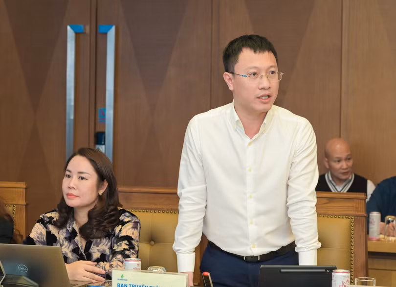 Đồng chí Lương Minh Đức – Phó Trưởng Ban phụ trách Ban Truyền thông và Văn hóa doanh nghiệp Petrovietnam trình bày Báo cáo kết quả công tác TT, VHDN và ASXH năm 2025; đề ra phương hướng, nhiệm vụ năm 2026.
