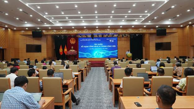 Hơn 120 cán bộ của các đơn vị tỉnh Cao Bằng tham dự buổi tập huấn