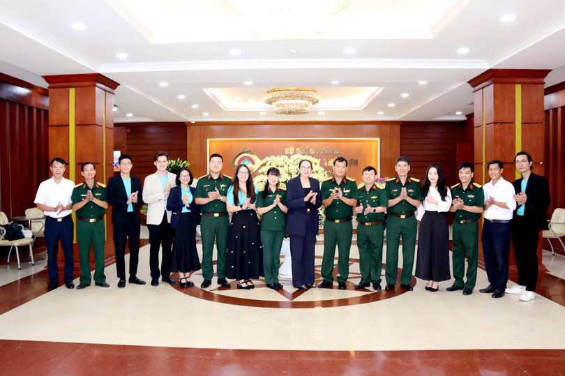 Lãnh đạo GSM và Trung tâm Thái Sơn tại lễ ký kết hợp tác