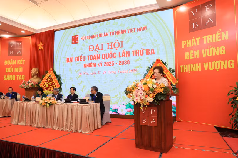 04 Bà Nguyễn Thị Nga phát biểu tại Đại hội Đại biểu toàn quốc lần thứ III của Hội Doanh nhân Tư nhân Việt Nam.JPG