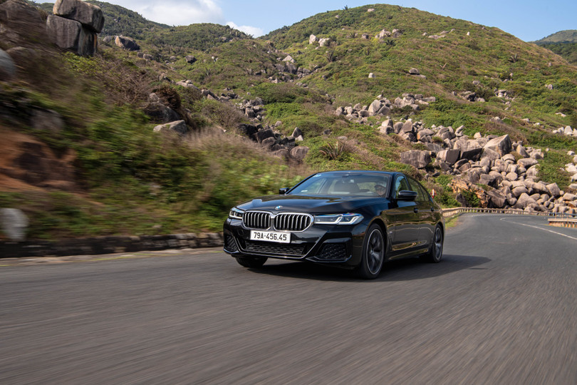 2. BMW 5 Series ưu đãi lên đến 100% phí trước bạ-min.jpg