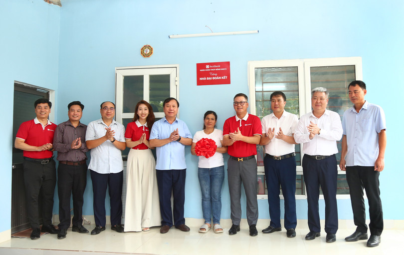 SeABank ban giao nha cho tinh Hoa Binh (3).JPG