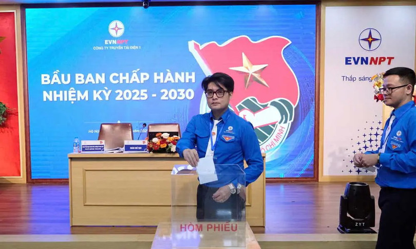 Đoàn chủ tịch bầu BCH khóa mới