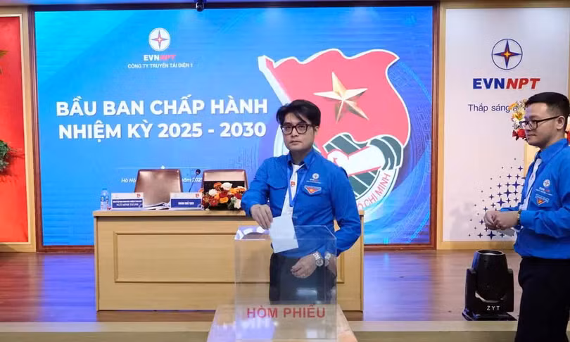 Đoàn chủ tịch bầu BCH khóa mới