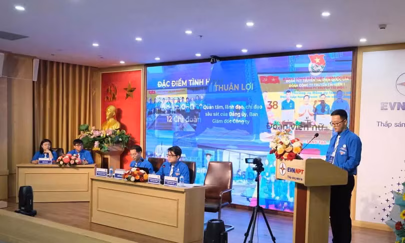 Đ/c Trần Tiến Lộc - UV BTV ĐTN khóa 10 trình bày báo cáo tổng kết