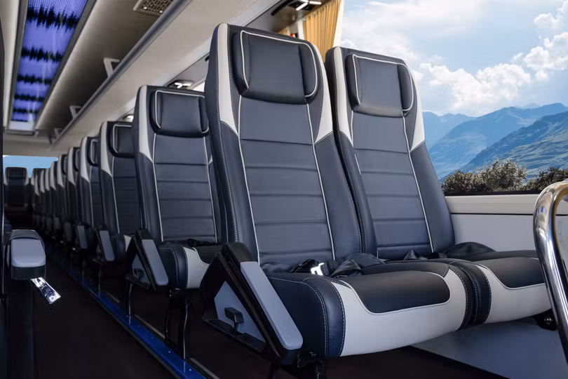 Hình 5. Ghế ngồi cao cấp, trang bị dây an toàn riêng biệt-min.png