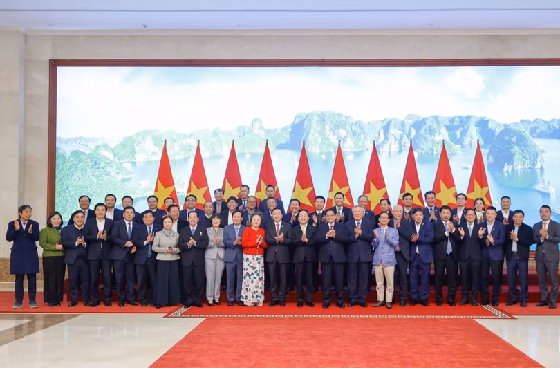 Thủ tướng Chính phủ, các đại biểu và đại diện các tập đoàn, doanh nghiệp chụp ảnh lưu niệm