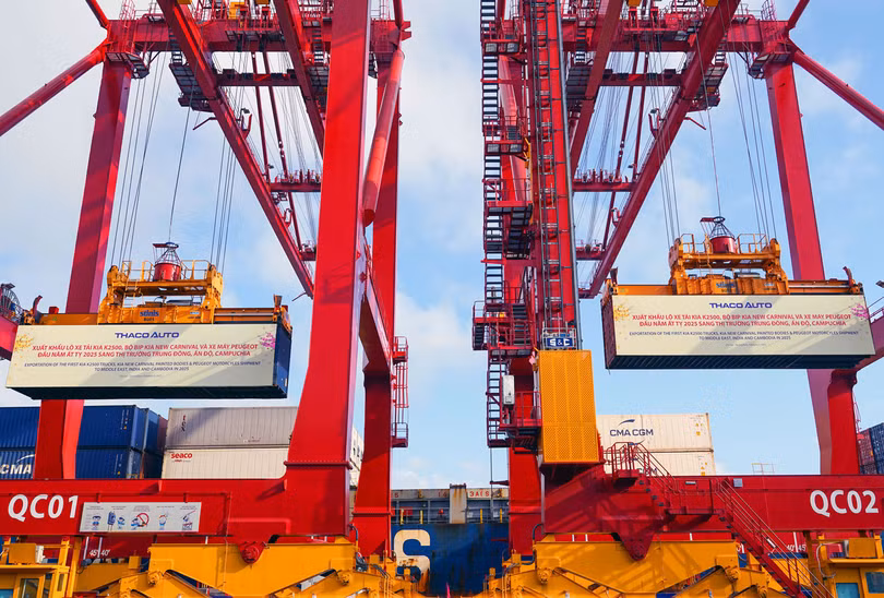 Lô hàng của Thaco Auto được xuất khẩu sang các thị trường quốc tế ngày đầu xuân Ất Tỵ tại cảng quốc tế Chu Lai