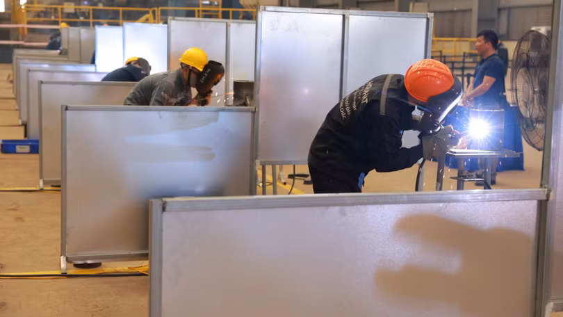 Các thí sinh tập trung cao độ cho môn thi Hàn hồ quang