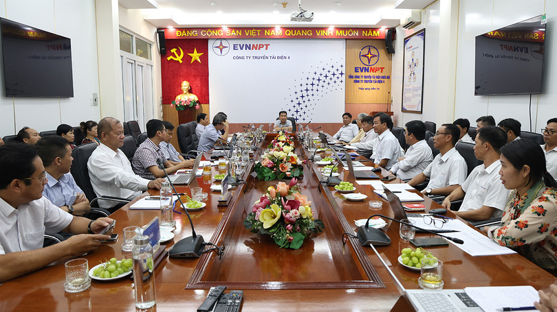 Bí thư Đảng ủy, Chủ tịch HĐTV EVNNPT Nguyễn Tuấn Tùng chủ trì buổi làm việc