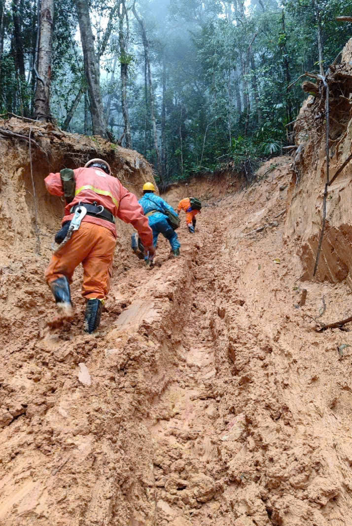 Các Tổ quản lý vận hành đường dây tang cường kiểm tra tuyến