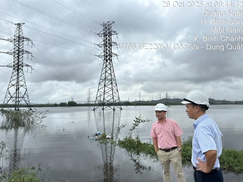Nhiều tuyến đường dây khu vực đồng bằng bị ngập lụt sâu