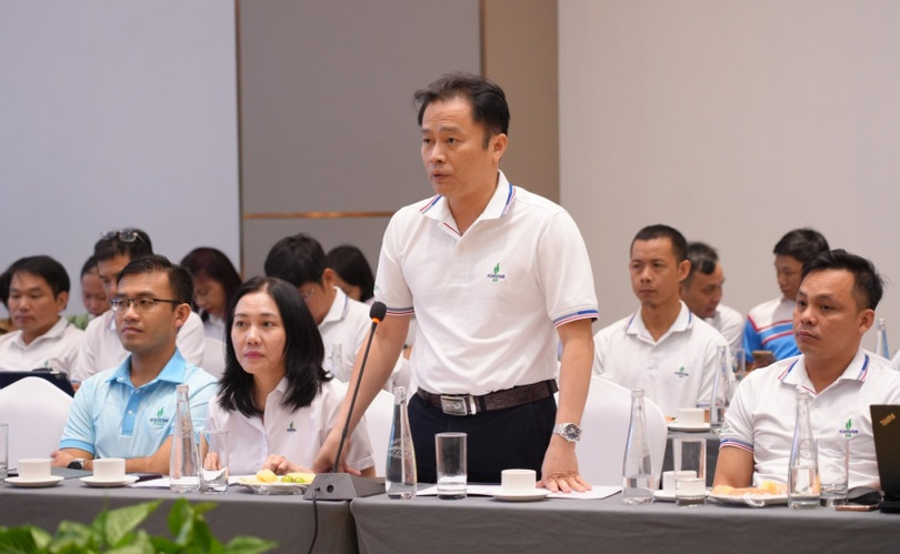 Các đại biểu giao lưu, chia sẻ học hỏi các mô hình hay, cách làm sáng tạo của đơn vị.