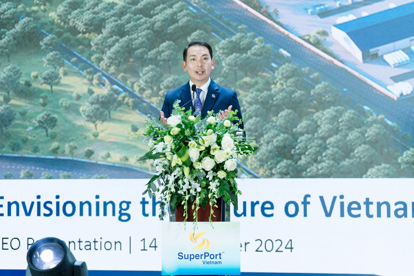 Tiến sĩ Yap Kwong Weng, Tổng Giám đốc Yap Kwong Weng trình bày sáng kiến kết nối liền mạch, nâng cao hiệu quả chuỗi cung ứng trong khu vực.jpg