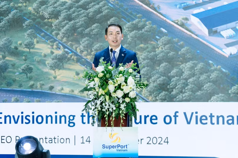 Tiến sĩ Yap Kwong Weng, Tổng Giám đốc Yap Kwong Weng trình bày sáng kiến kết nối liền mạch, nâng cao hiệu quả chuỗi cung ứng trong khu vực.jpg