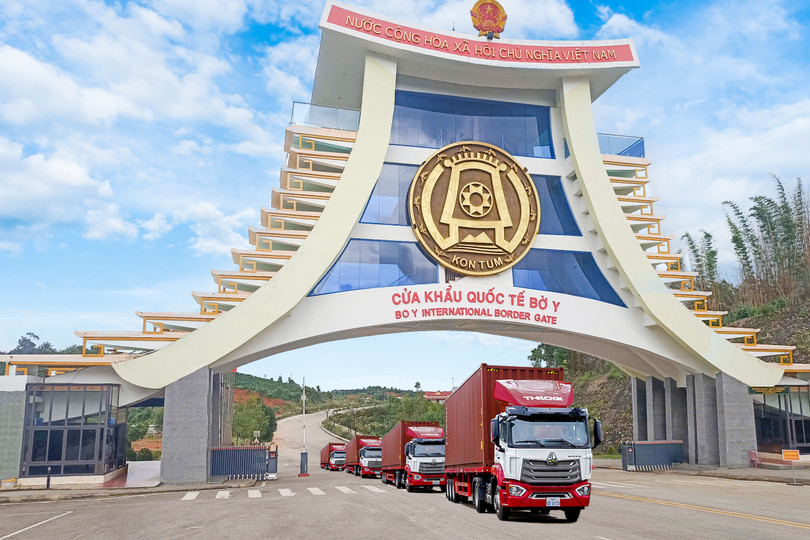 2. THILOGI Lào vận chuyển chuyến hàng đầu tiên từ Lào qua cửa khẩu Bờ Y - Quảng Ngãi.jpg
