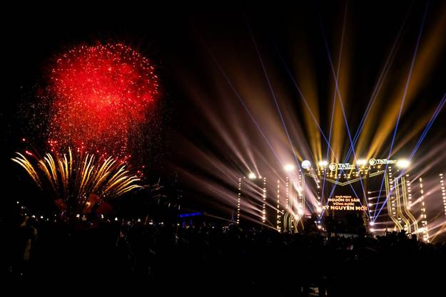 Khơi mạch nguồn Di sản – Vững bước Kỷ nguyên mới không chỉ là một bữa đại tiệc âm nhạc đa sắc màu, mà kết nối các giá trị văn hóa Đông - Tây, tôn vinh di sản miền đất Chín Rồng, đồng thời “định vị” chân dung một đô thị mới, hiện đại và đáng sống trong Kỷ nguyên hội nhập.