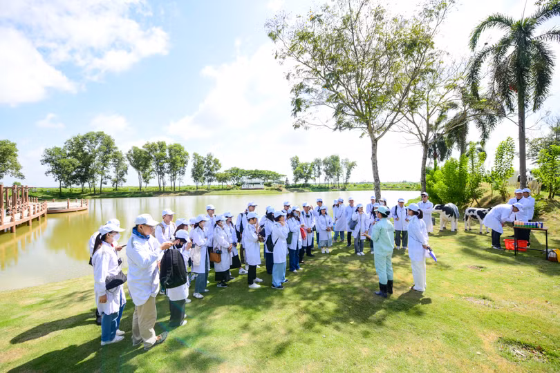 Farm tour VBCSD - 01.JPG