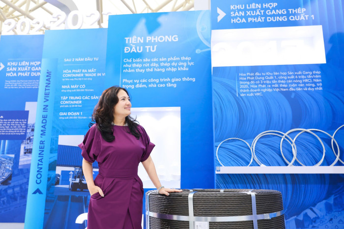 Chị Vũ Thị Ánh Tuyết, Phó Giám đốc Công ty Chế tạo Kim loại Hòa Phát tự hào là đơn vị duy nhất sản xuất cáp thép dự ứng lực tại Việt Nam.