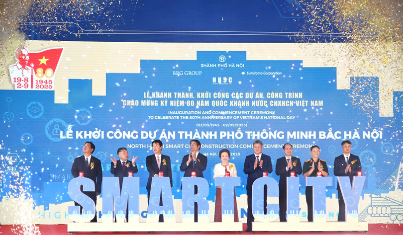 01 Các đại biểu thực hiện nghi thức khởi công.jpg