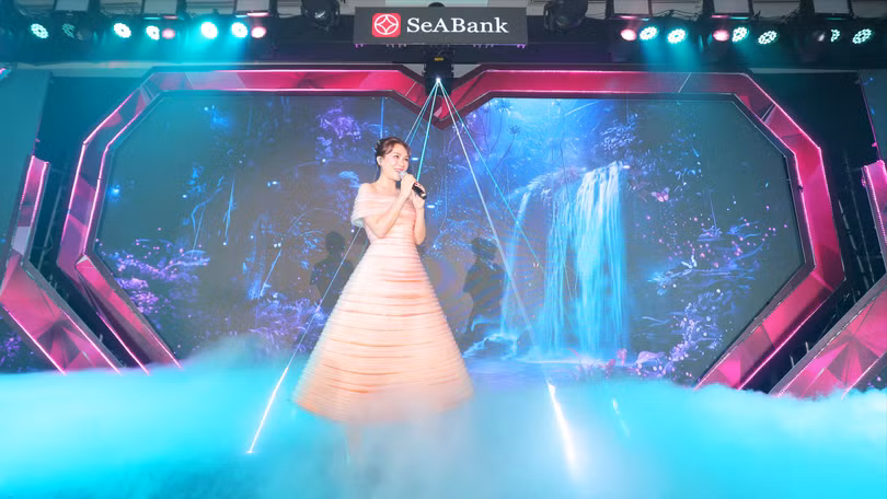 Ca sỹ Mỹ Tâm kết hợp với SeABank