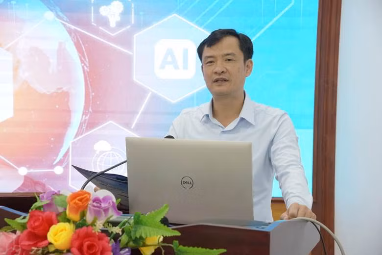 Đồng chí Nguyễn Đạt Long – Phó Bí thư Đảng uỷ, Chủ tịch UBND phường Mường Lay phát biểu khai mạc buổi tập huấn