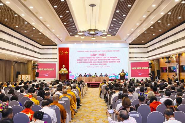 Quang cảnh Hội nghị gặp mặt đại biểu tiêu biểu đại diện các tầng lớp nhân dân nhân Kỷ niệm 80 năm Cách mạng Tháng Tám và Quốc khánh nước CHXHCN Việt Nam (2/9/1945-2/9/2025).