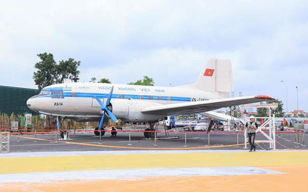 Máy bay IL-14 - chiếc chuyên cơ từng nhiều lần thực hiện các chuyến bay đặc biệt, chở Chủ tịch Hồ Chí Minh cùng lãnh đạo Đảng, Nhà nước trong thời kỳ kháng chiến chống Mỹ.