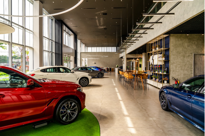 Khu vực trưng bày xe tại tổ hợp showroom mới của Thaco Auto