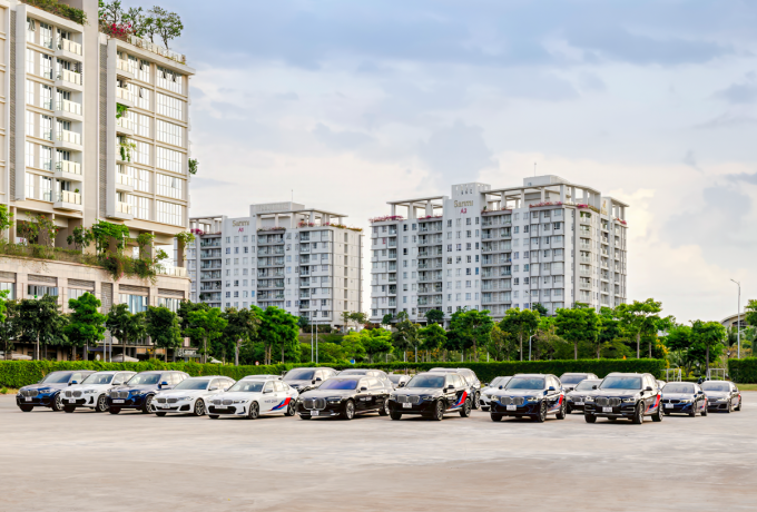 Dàn xe BMW phục vụ vận chuyển nghệ sĩ tham dự sự kiện