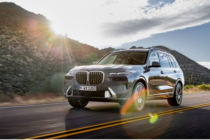 BMW X7 do Thaco Auto phân phối.