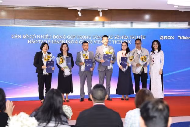 Chương trình tôn vinh “Người truyền lửa” năm 2025 tại ROX Group