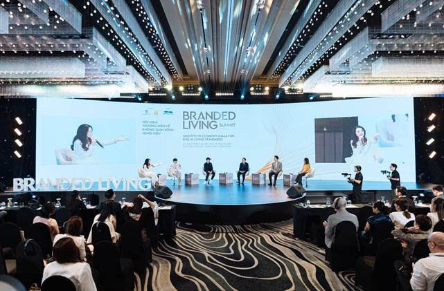 Các diễn giả chia sẻ nhiều góc nhìn giá trị tại Branded Living Summit 2025.