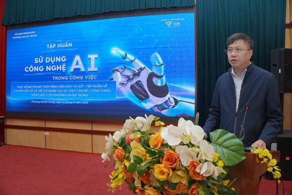 Đồng chí Nguyễn Tiến Quang - Ủy viên Ban thường vụ Đảng ủy, Phó Chủ tịch UBND phường Hai Bà Trưng phát biểu tại chương trình