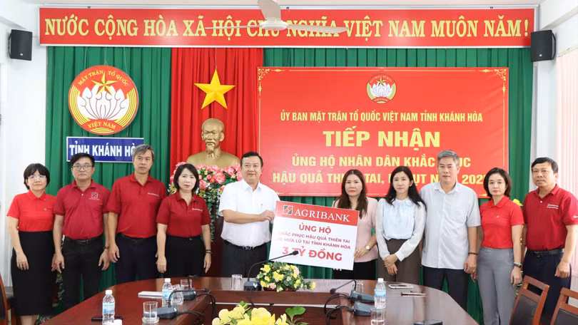 Ngay trong tâm lũ, Agribank hỗ trợ khẩn cấp 11 tỷ đồng các tỉnh Nam Trung Bộ và Tây Nguyên 