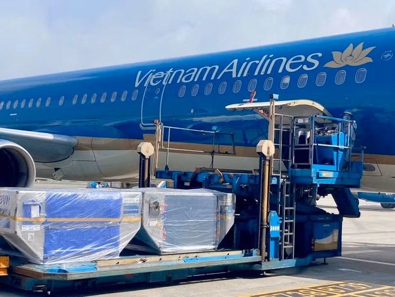 Vietnam Airlines Group (gồm Vietnam Airlines, Pacific Airlines và VASCO) tiếp tục triển khai chương trình vận chuyển miễn phí hàng cứu trợ đến các khu vực chịu thiệt hại nặng nề của mưa lũ miền Trung.jpg