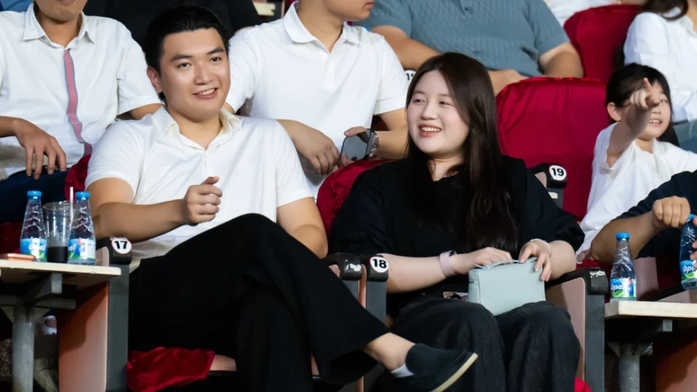 Thiếu gia, ái nữ nhà bầu Thụy ngồi ghế nóng chủ tịch, thành viên HĐQT khi chưa qua tuổi 25