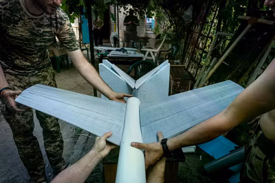 Binh sĩ Ukraine đang sử dụng công nghệ in 3D để chế tạo thân drone, linh kiện và bom; đây là mô hình đang thu hút sự chú ý của Vương quốc Anh. Ảnh: Getty.