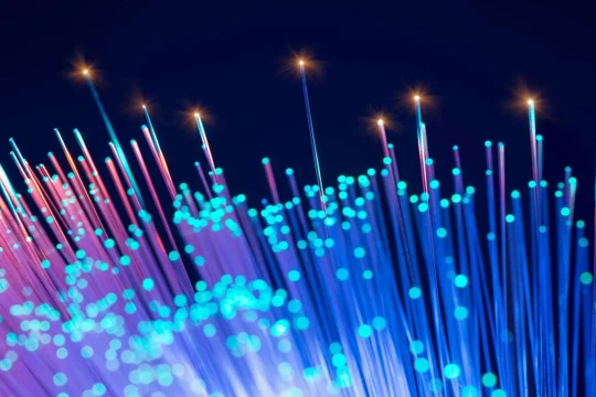 Theo một bài báo mới, các nhà nghiên cứu ở Trung Quốc đã đạt được một cột mốc mới trong hành trình tìm kiếm công nghệ truyền thông lượng tử an toàn. Ảnh: Shutterstock.