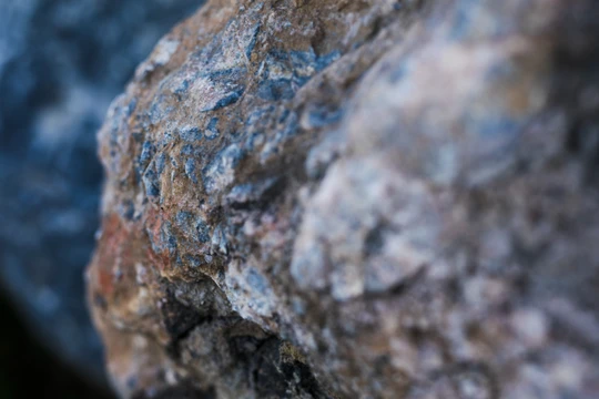 Các mỏ khoáng sản mới phát hiện giúp củng cố vị thế thống trị và lợi thế công nghiệp của Trung Quốc trong lĩnh vực đất hiếm. Ảnh: Freepik